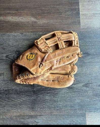 Wilson A2000 RH Outfield Baseball Glove 12.75" (Used)