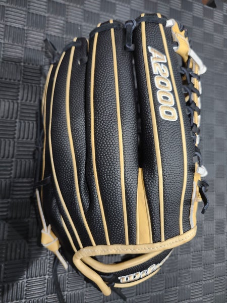 Wilson RH Infield A2000 Baseball Glove 12.5" (New)