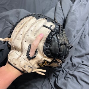 Mizuno RH Catcher's Glove 32.5" (Used)