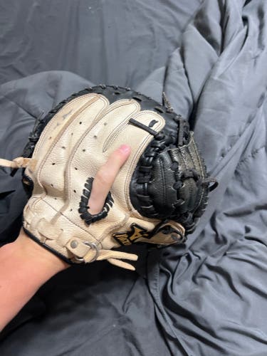 Mizuno RH Catcher's Glove 32.5" (Used)