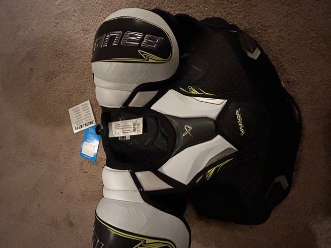 Medium Intermediate Bauer Vapor Shoulder Pads (New)