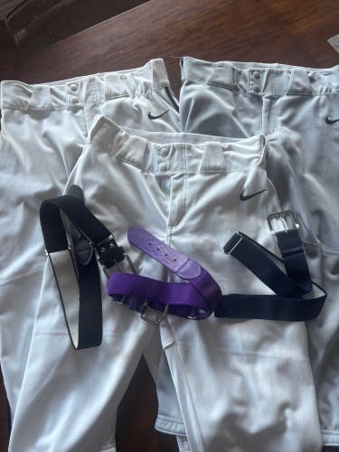 White boys XL Youth Nike Game Pants (Used)