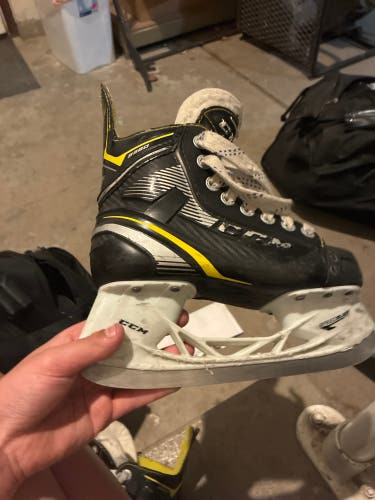 2016 CCM Super Tacks Hockey Skates Size 1 (Used)