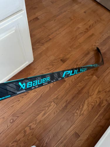 Senior Bauer Pulse Right Handed Hockey Stick P28 65 Flex (New)
