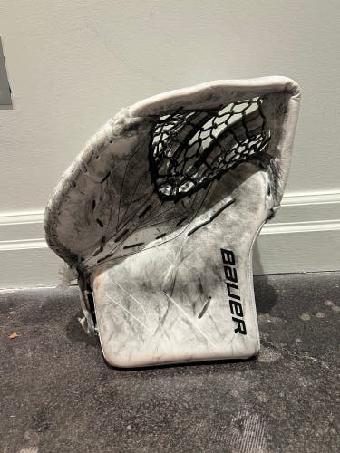 Bauer FlyLite Goalie Glove, Full Right, Senior