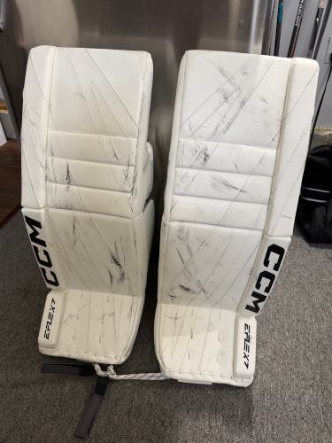 33" 2025 CCM EFlex 7 Goalie Leg Pads (Used)