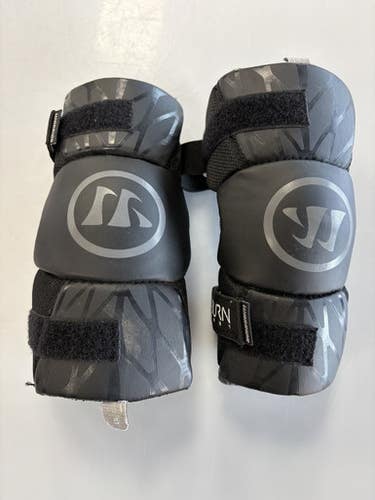 Used Warrior YOUTH MED Lacrosse Arm Pads/Guards Black MD 11860-C000306452