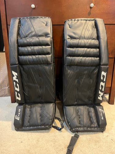 30" CCM Extreme Flex 4.9 Goalie Leg Pads (Used)