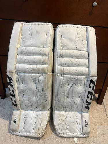28" CCM Extreme Flex 3.5 Goalie Leg Pads (Used)