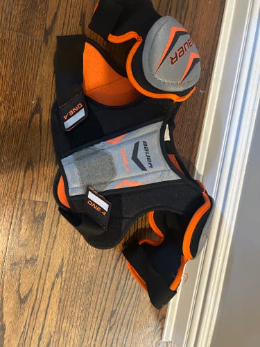 Youth Large Bauer Supreme One.4 Shoulder Pads (Used)