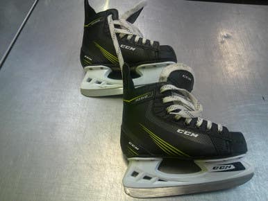 Used CCM 1052 Junior Hockey Skate Junior 01 11339-S000200675