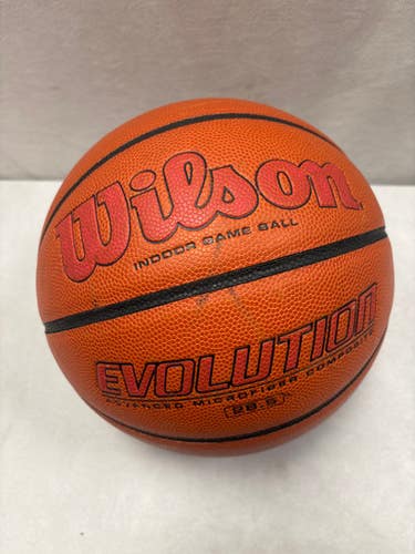 Used Wilson Evolution Colorized (Red) 28.5 11490-S000271011