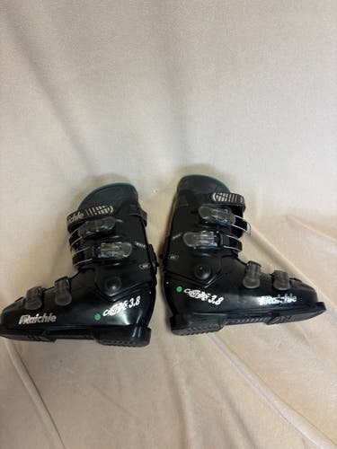 Mondo 25 & 25.5 Unisex All Mountain Raiche Ski Boots (Used)