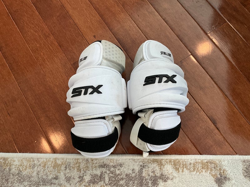 Extra Large Adult STX Stallion 500 Arm Pads (Used)SEND OFFERS. WILLING TO NEGOTIATE