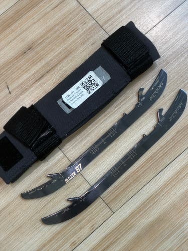 Bauer Fly-Ti Holders, Runners, & Replacement Steel Blades 230 mm (Used)