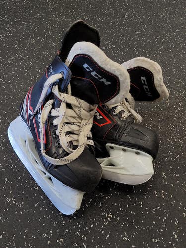 Used CCM FT 340 Youth Hockey Skate Youth 11.0 11849-S000038275