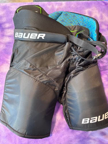 Black Junior Large Bauer X Hockey Pants (Used)
