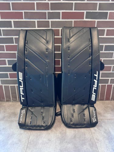 Black 32" Senior True HZRDUS 7X4 Goalie Leg Pads (Used)