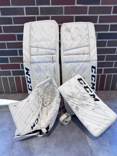 White 31" Intermediate CCM Extreme Flex 5.9 Goalie Full Set Regular (Used)
