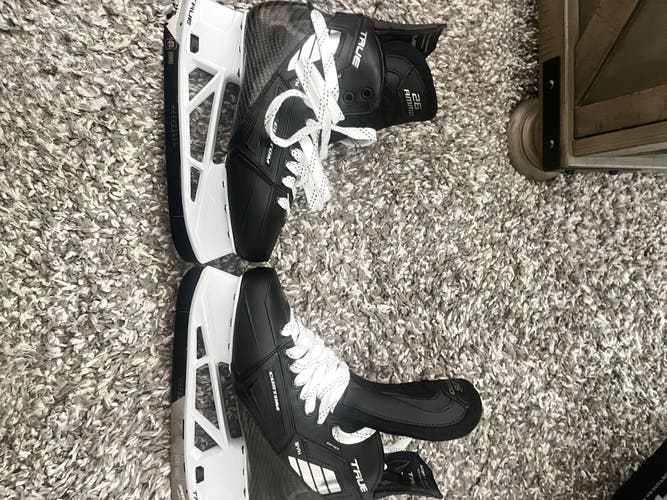 True Pro Custom Hockey Skates 9 (New)