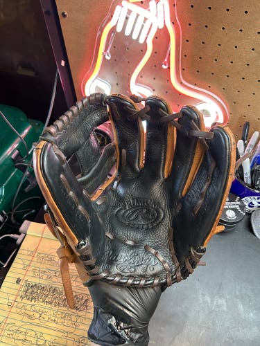 Rawlings Premium Series Baseball Glove RHT, 11.25" (Conditioned)