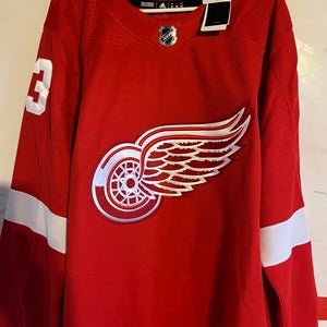 Detroit Red Wings signed Alex DeBrincat jersey Size 52 Adidas Jersey (New)