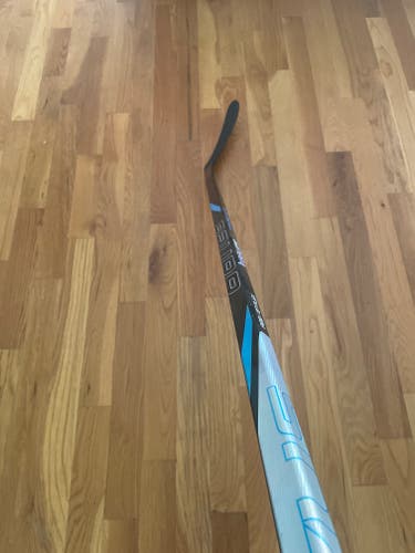 Senior Bauer Nexus Tracer Right Handed Hockey Stick P28 87 Flex (New)