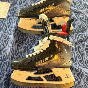 2024  Bauer Vapor X5 Pro Hockey Skates Size 4.5 (Used)