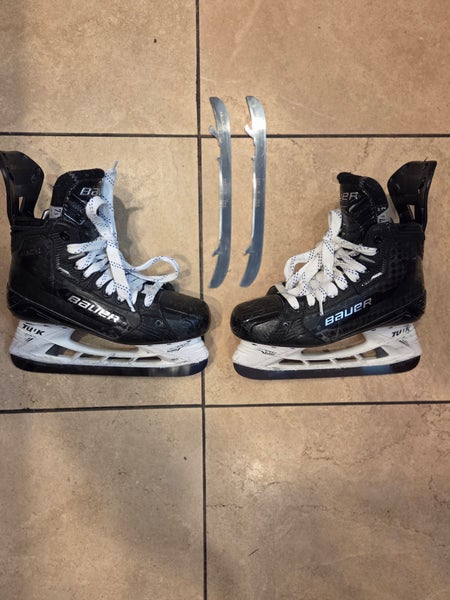 Black 2023 Bauer Supreme Mach Hockey Skates Regular Width 7.5 (Used)