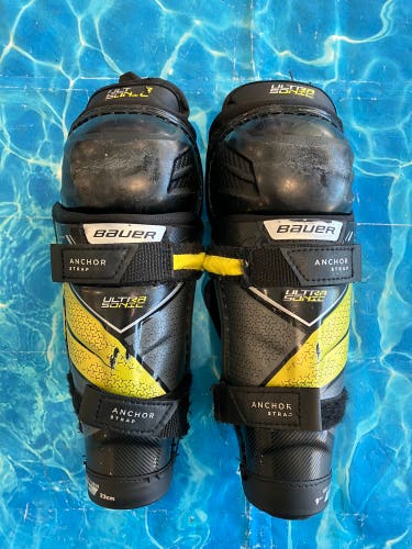 Youth Bauer Supreme Ultrasonic Shin Pads 9" (Used)
