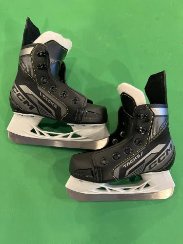 New CCM AS-550 Hockey Skates | Size 10Y