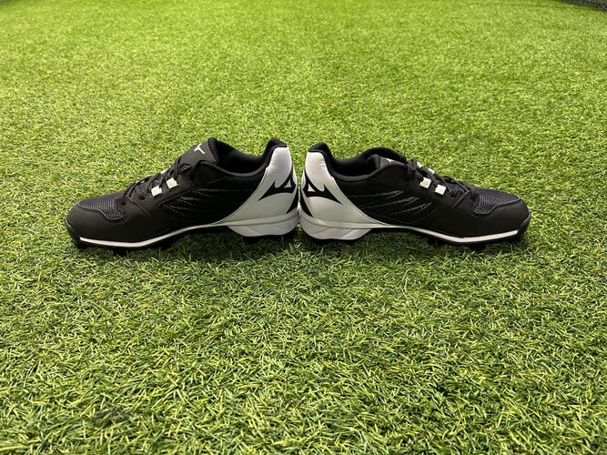 Mizuno Dominant TPU Molded Cleats Size 9.5 (New)
