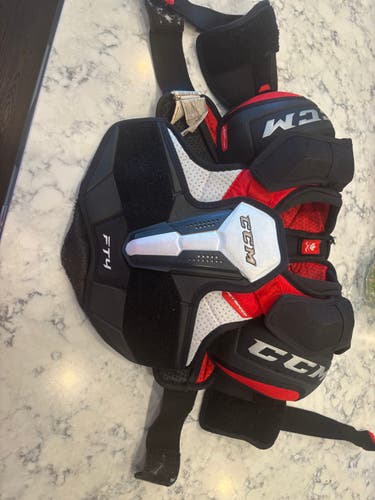Junior Large CCM Ft4 Shoulder Pads (Used)