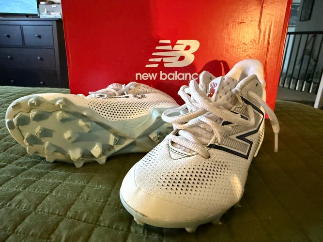 White Unisex 2Y (Big Kids / Youth) Youth New Balance Freeze Mid Top (Used)