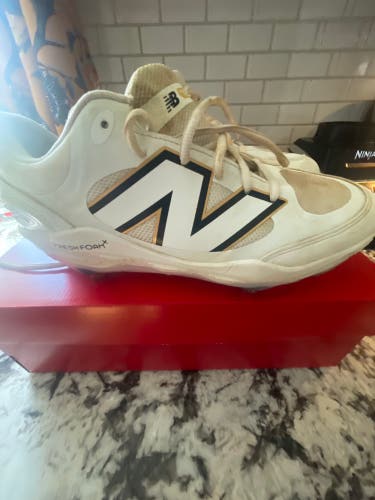 White Men's Size M 10.5 (W 11.5) Adult New Balance 3000v7 Low Top Metal (Used)