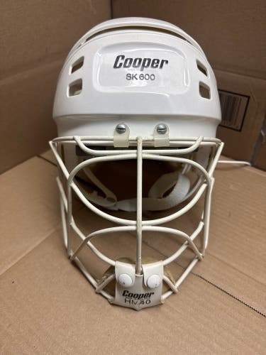 VINTAGE COOPER SK600 HOCKEY HELMET LIKE NEW WITH HM40 PLAYER GOON CAGE