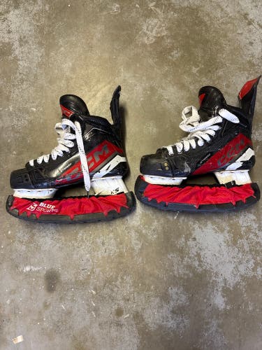 Red 2023 CCM JetSpeed FT6 Hockey Skates Regular Width 9.5 (Used)