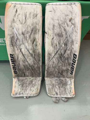 34" Senior Bauer Vapor Hyperlite 2 Goalie Leg Pads (Used)