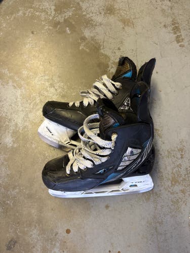 Black 2021 True TF7 Hockey Skates Regular Width 6 (Used)