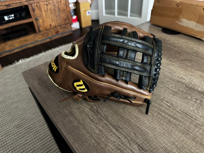 Wilson A1000 RH Baseball Glove 11.75" (Used)