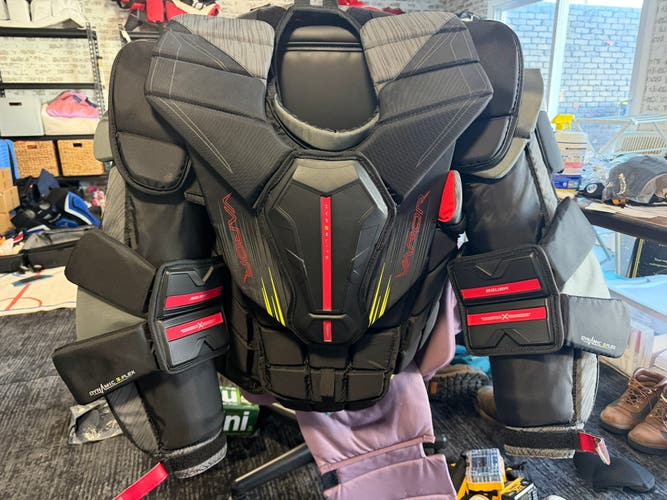 XL 2025 Bauer Vapor Hyperlite 2 Goalie Chest Protector (Used)