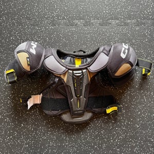 Men's Small Junior CCM Tacks AS 580 Shoulder Pads (Used)