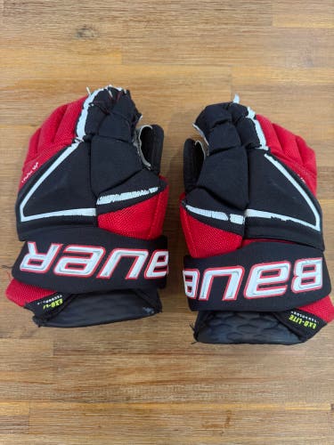 Used—-Black & Red Bauer Vapor Hyperlite Gloves