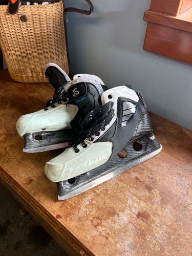 2023 True SVH Pro Two Piece Hockey Goalie Skates Regular Width 10 (Used)