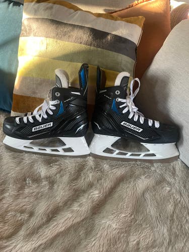 Bauer Vapor Volt Skates Size 6.5