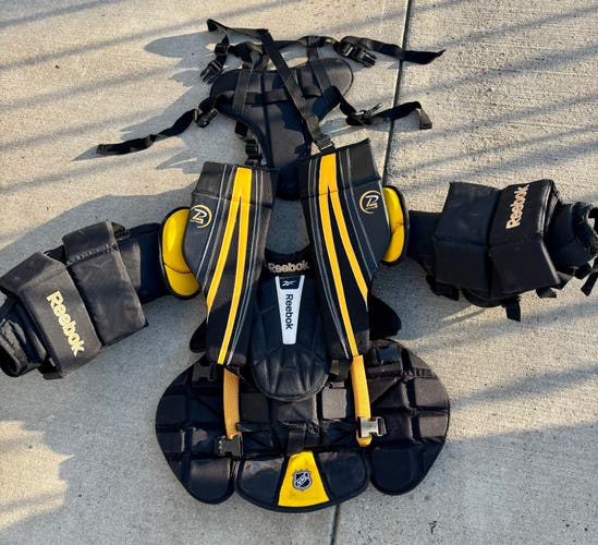 Small / Medium Reebok P4 Goalie Chest Protector (Used)