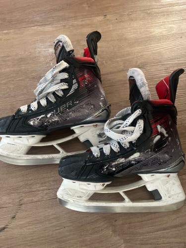 Bauer Vapor 5x Pro Hockey Skates Regular Width Size 2 (Used)