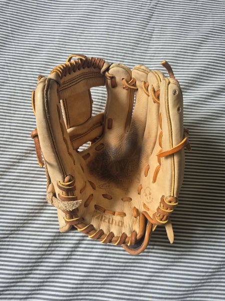RH Mizuno Infield MVP Fastpitch Softball Glove 11.5" (Used)