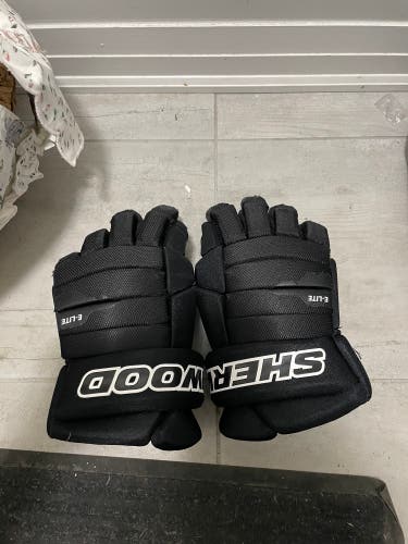 Sher-Wood T60X Gloves 15" (Used)