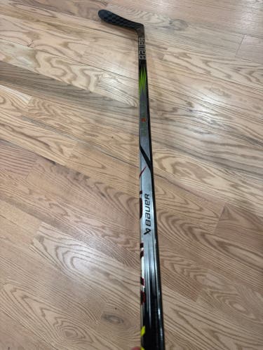 Junior Bauer Vapor Hyperlite 2 Left Handed Hockey Stick P28 50 Flex (Used)